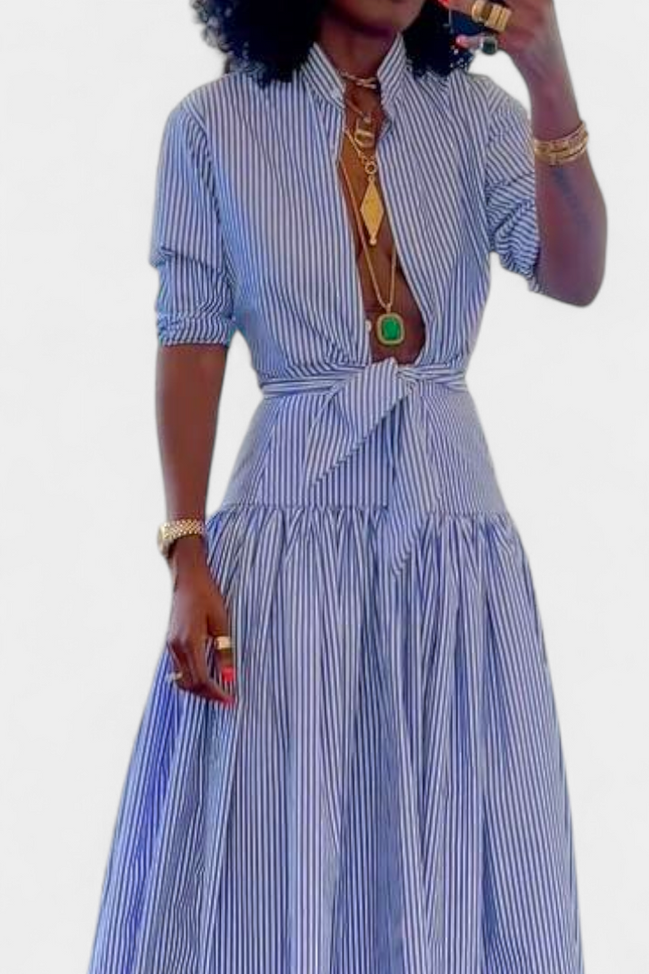 Ippolita Camisa de Cuello Alto a Rayas y Falda de Traje Plisada